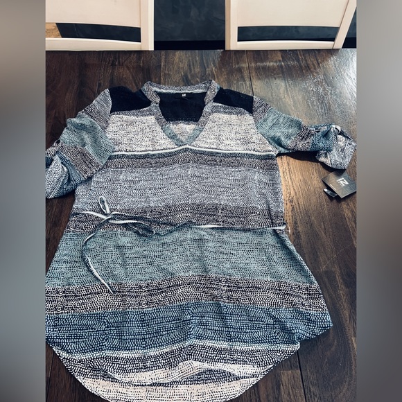 IZ Byer Striped Blouse NWT - Picture 6 of 7